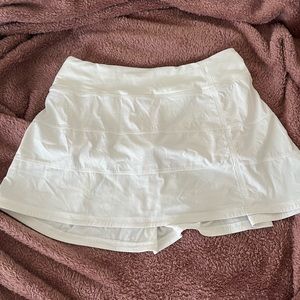 LULULEMON WHITE PACE RIVAL SKIRT !!! SIZE 6 !!!